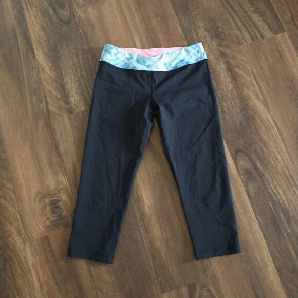 Ivivva Lululemon crop black legging capris 12 - Picture 1 of 2